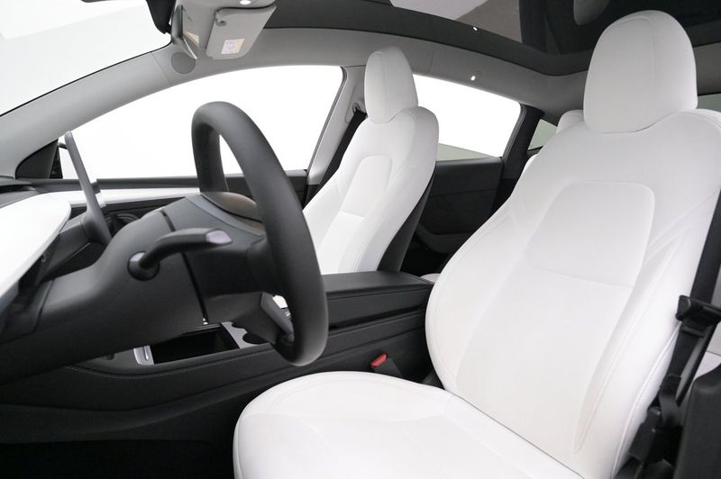 Tesla Model Y bild 9