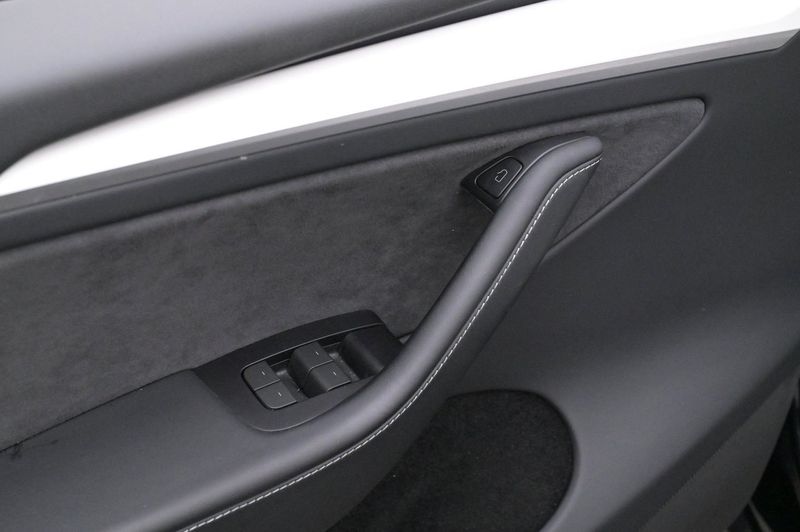 Tesla Model Y bild 10