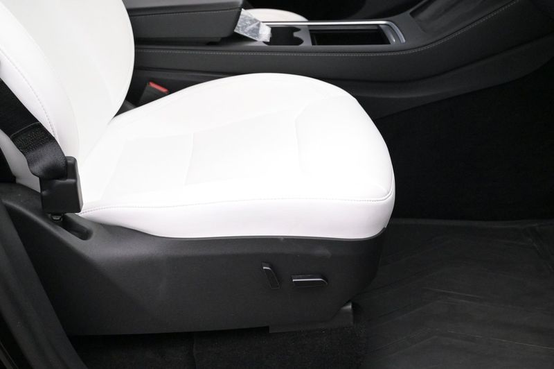 Tesla Model Y bild 13