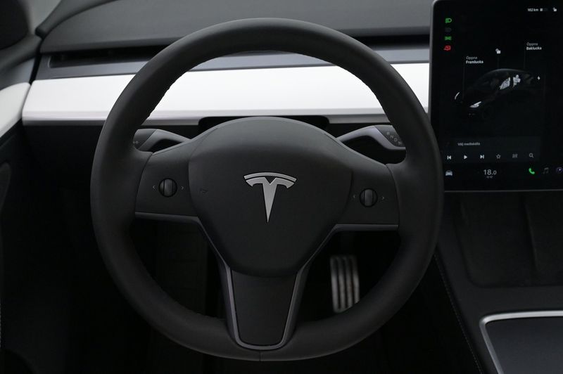 Tesla Model Y bild 7
