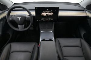 Tesla Model Y bild 6