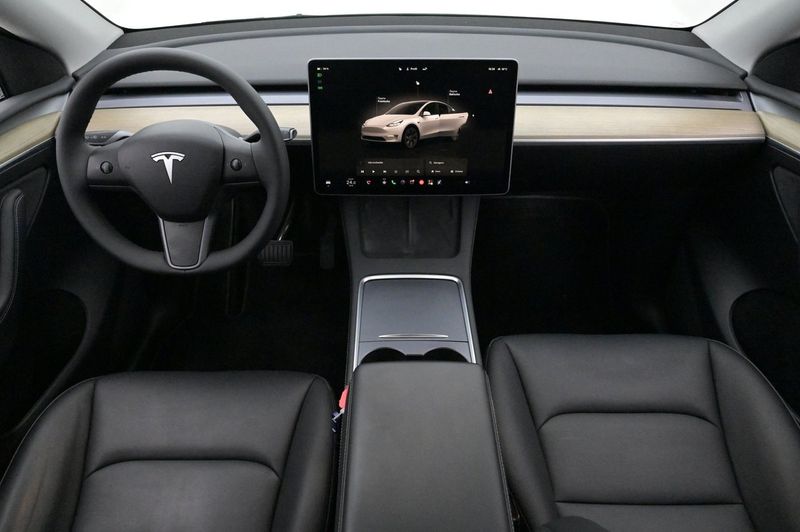 Tesla Model Y bild 6