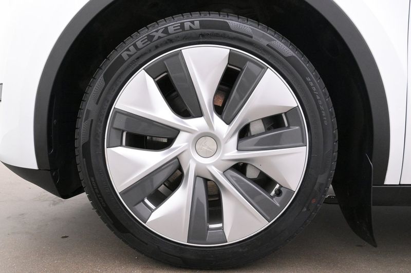 Tesla Model Y bild 27