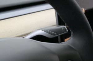 Tesla Model Y bild 8