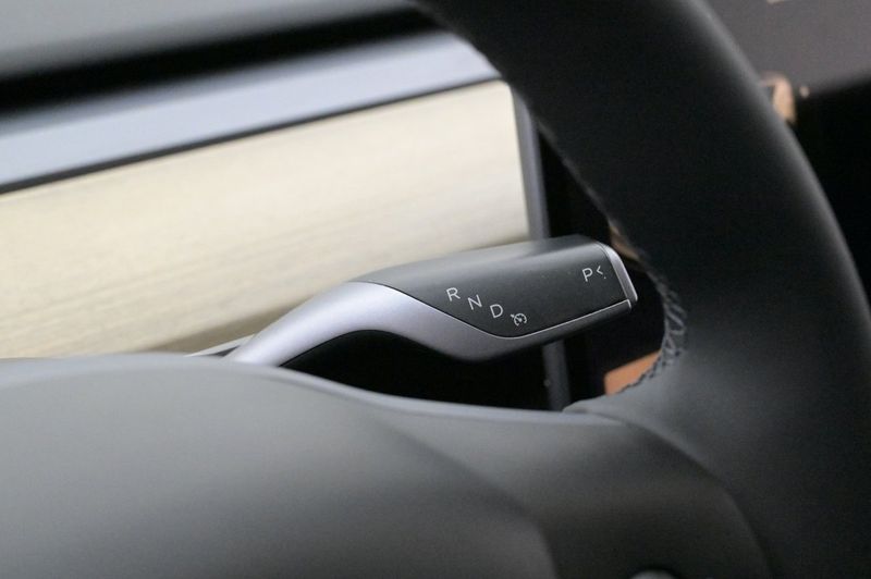 Tesla Model Y bild 8