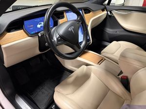 Tesla Model S bild 8