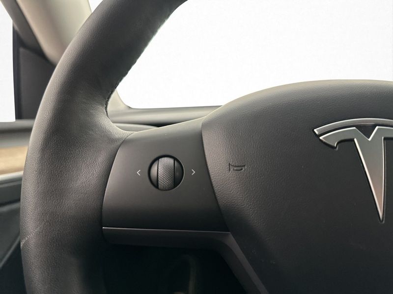 Tesla Model Y bild 18