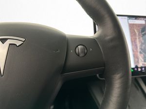 Tesla Model Y bild 19