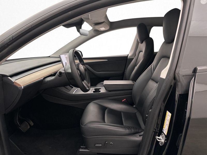 Tesla Model Y bild 14
