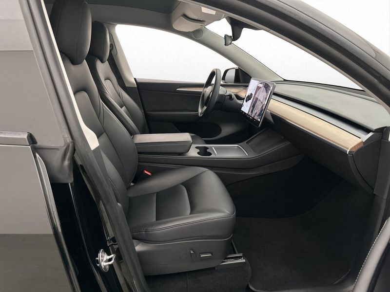 Tesla Model Y bild 29