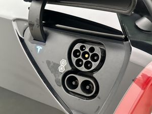 Tesla Model Y bild 12