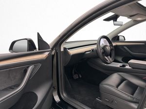 Tesla Model Y bild 13