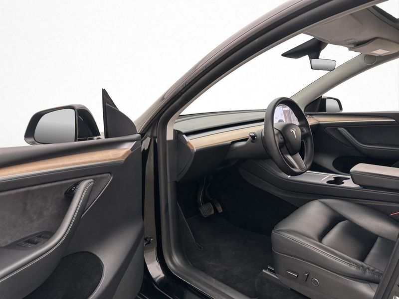 Tesla Model Y bild 13