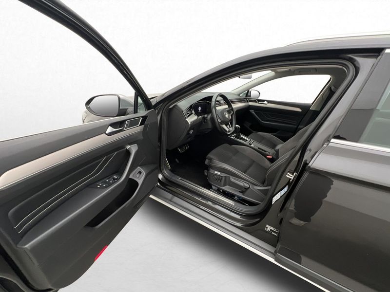 Volkswagen Passat bild 8