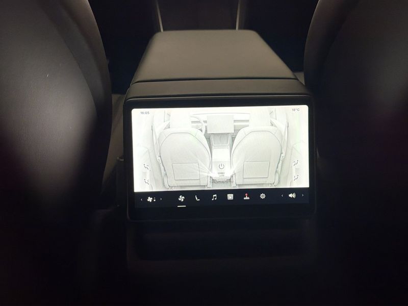 Tesla Model Y bild 31