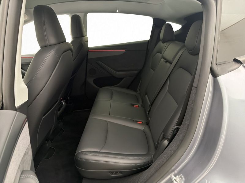 Tesla Model Y bild 32