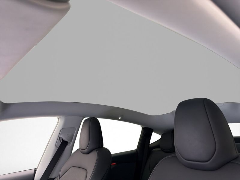 Tesla Model Y bild 15