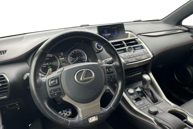 Lexus NX bild 15