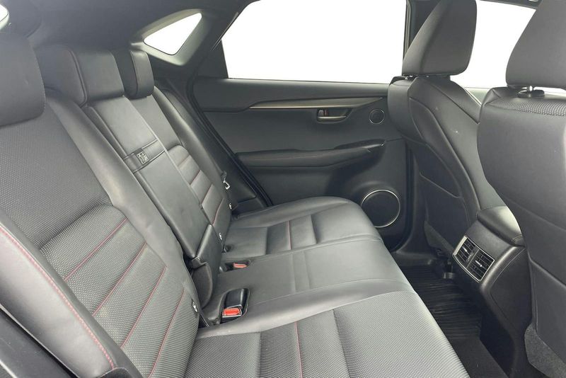 Lexus NX bild 8