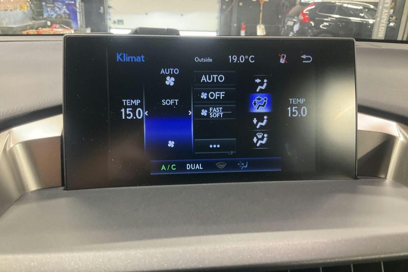 Lexus NX bild 12
