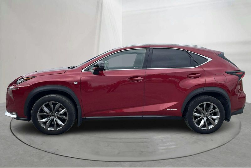 Lexus NX bild 2