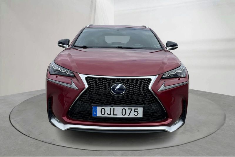 Lexus NX bild 4