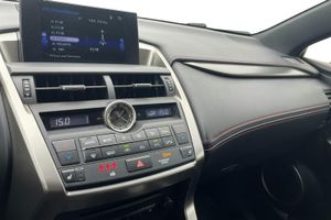 Lexus NX bild 13