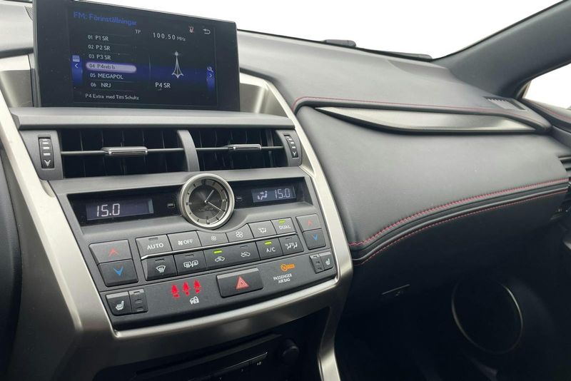 Lexus NX bild 13