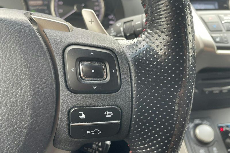 Lexus NX bild 17
