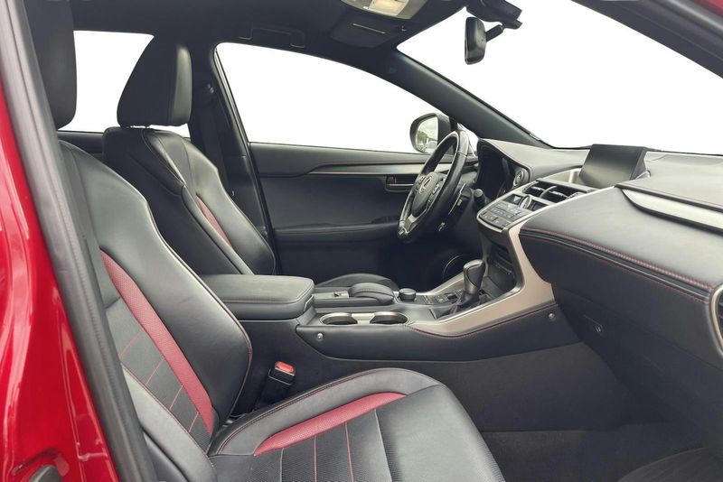 Lexus NX bild 7