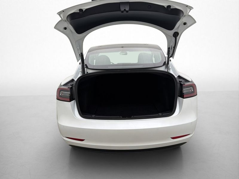 Tesla Model 3 bild 12