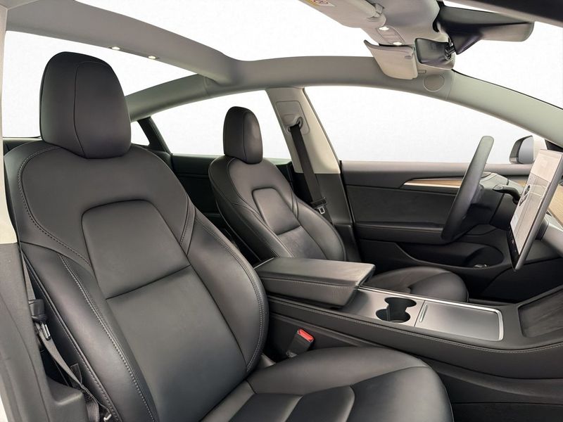Tesla Model 3 bild 17