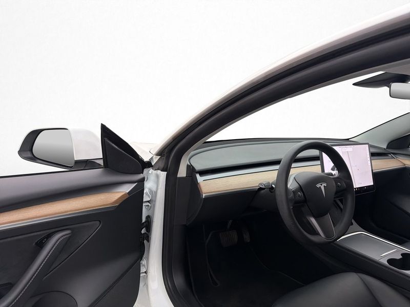 Tesla Model 3 bild 33