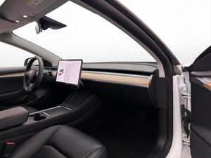 Tesla Model 3 bild 18