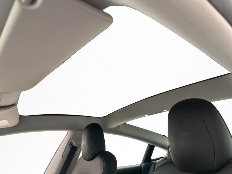Tesla Model 3 bild 17