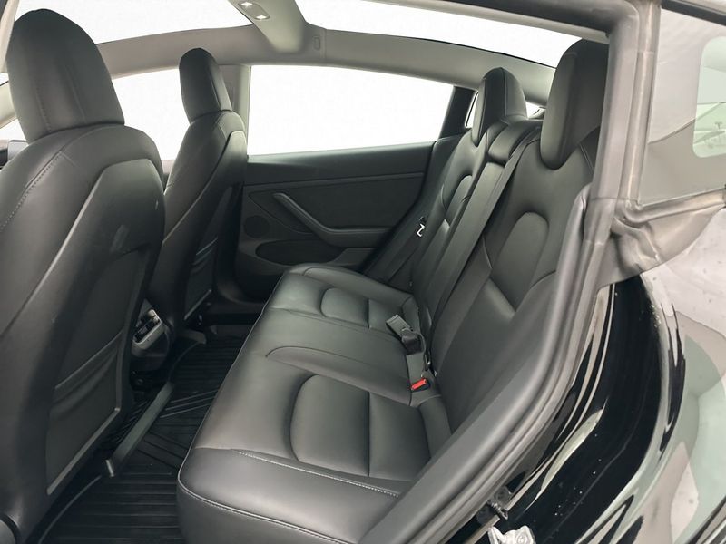 Tesla Model 3 bild 28
