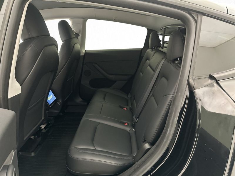 Tesla Model Y bild 17