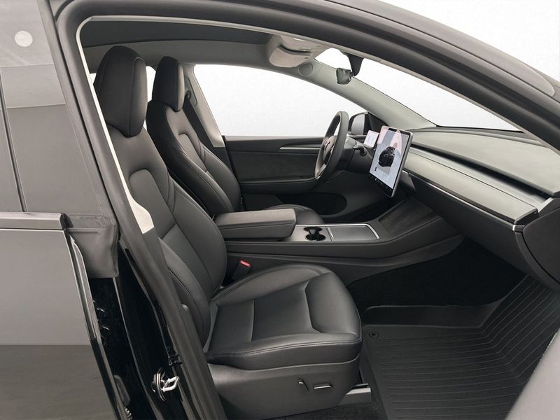 Tesla Model Y bild 16