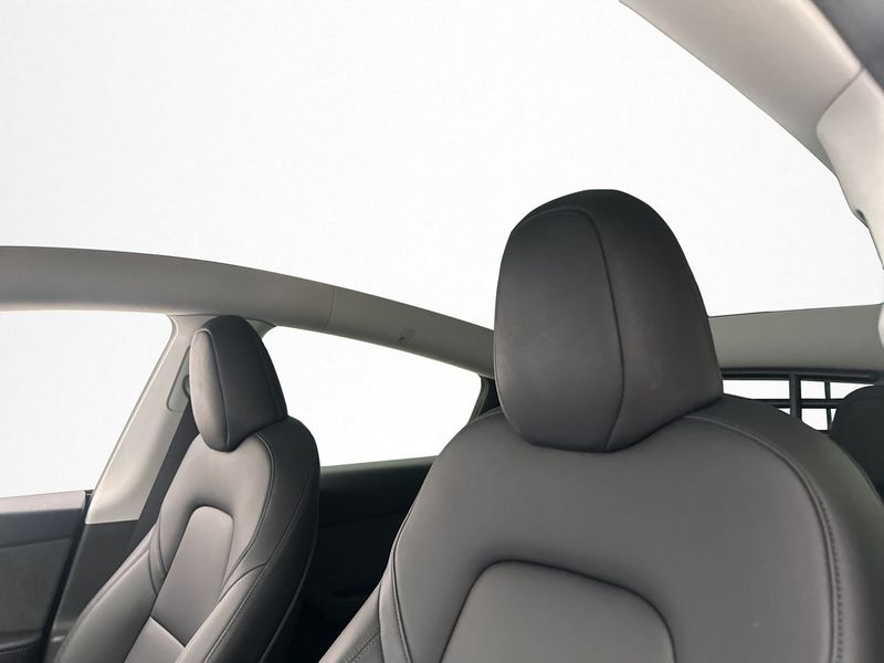 Tesla Model Y bild 19