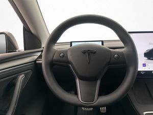 Tesla Model Y bild 15