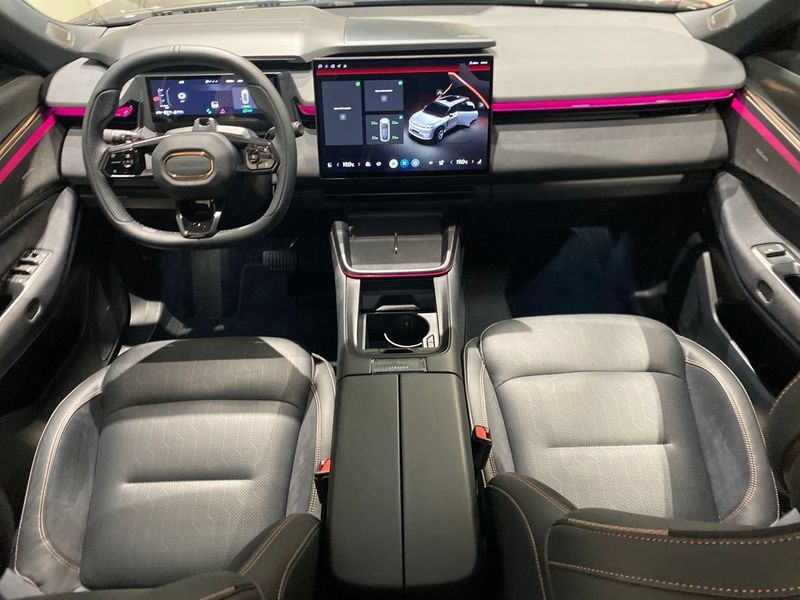 Lynk & Co 08 bild 8