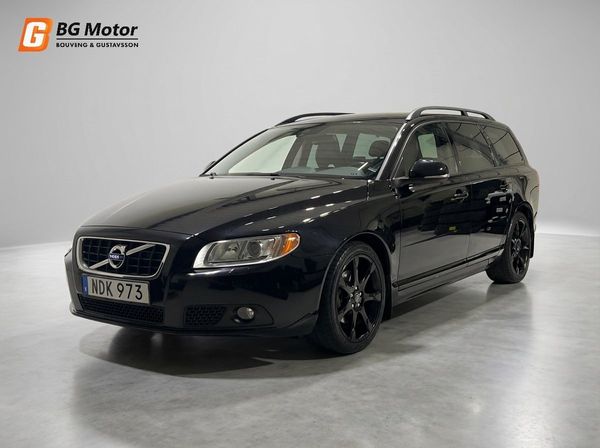 Volvo V70 D2 115HK Black Edition Drag/Värmare/Skinn/PDC/Oxblod - 2013