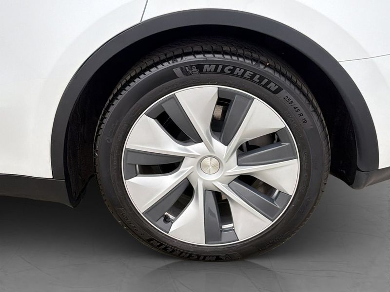 Tesla Model Y bild 27