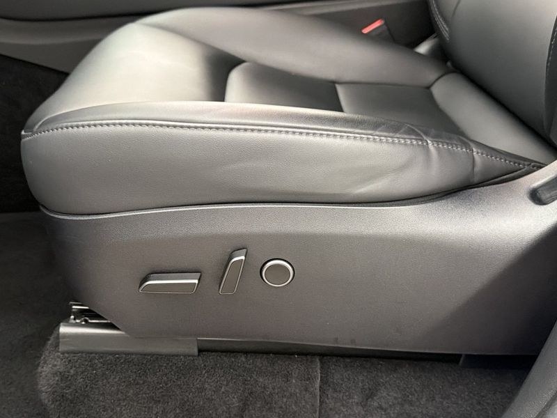 Tesla Model Y bild 24