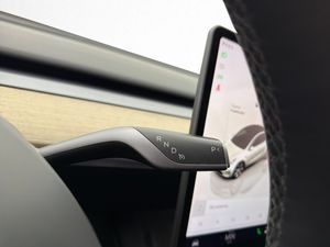 Tesla Model Y bild 22