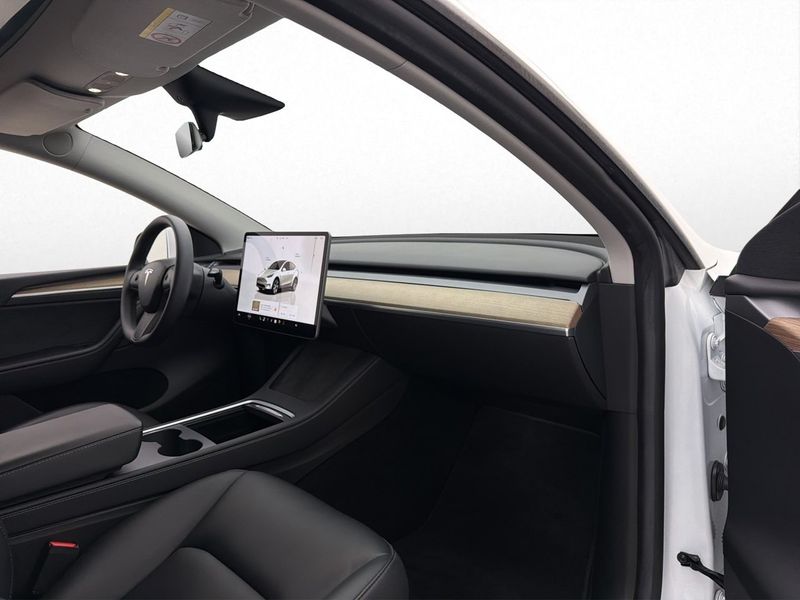 Tesla Model Y bild 31