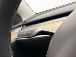 Tesla Model Y bild 23