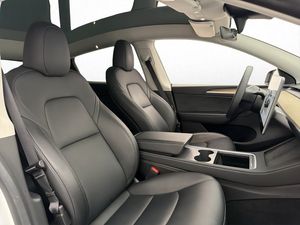 Tesla Model Y bild 13