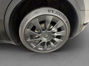 Tesla Model Y bild 32