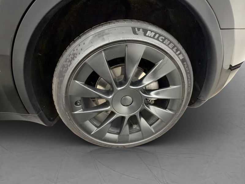 Tesla Model Y bild 32
